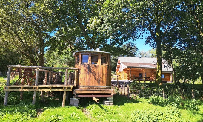West Buckland Cabin | Tranquil Log Cabin with Hot Tub in Somerset's Scenic Valley