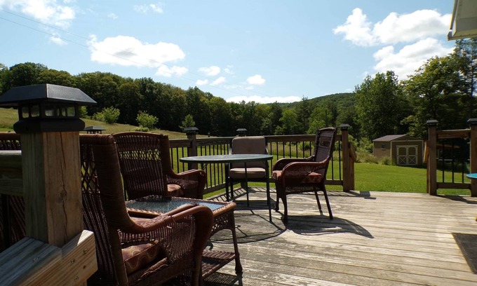 New Lebanon House | Hand Hollow Haven: Your Ideal Family Retreat with Ocean Views