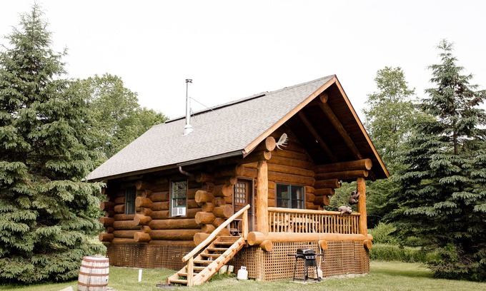 Starlight Cabin | Exceptional Riverfront Cabin Retreat with Unique Amenities