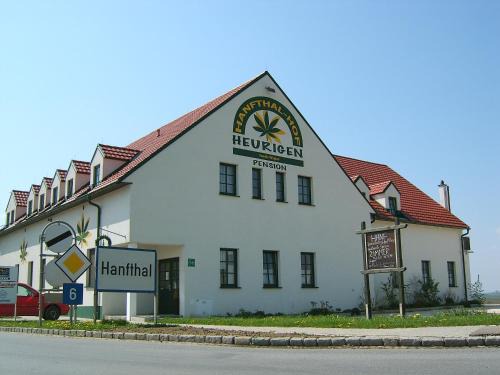 Laa an der Thaya Bed & Breakfast | Pet-Friendly Retreat at Hanfthal-Hof: Rated 8/10 by Guests