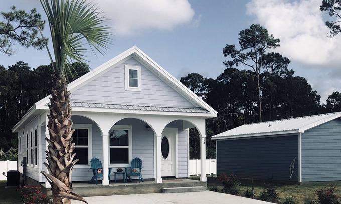 Mexico Beach Cottage | Pet-Friendly Hangar #13 with Pool & Oceanfront Views