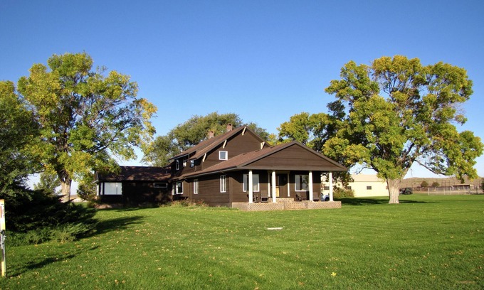 Lincoln County House | Family-Friendly Hanging H Lodge with Pool in Sutherland, NE