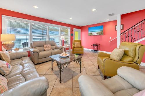 Sunnyside House | Experience Hanging Out: Oceanfront Bliss with 10/10 Ratings