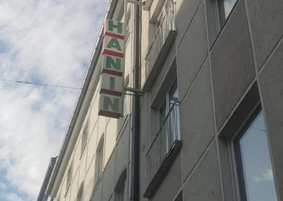 Ludwigsvorstadt-Kliniken Apartment | Exceptional Hanin Room: Family-Friendly with Top Ratings