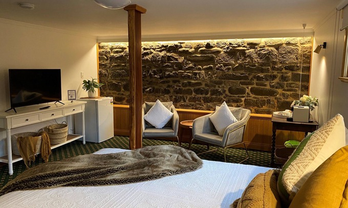 Stanley House | Exceptional Hanlon Guest House: 4-Star Comfort & Breakfast