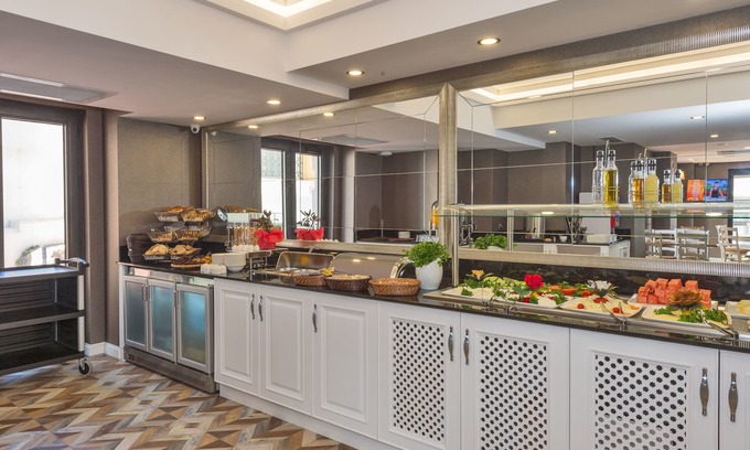 Topkapi Hotel | Discover Hanna Hotel: Family-Friendly with Great Amenities