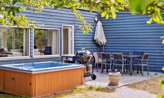 Nykøbing House | Cozy Hannelore: Oceanfront Escape with Spa & Family Amenities
