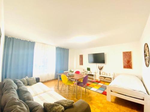 Region Hannover District Apartment | Cozy HannoverMesseApartment with 2 Bedrooms & Breakfast