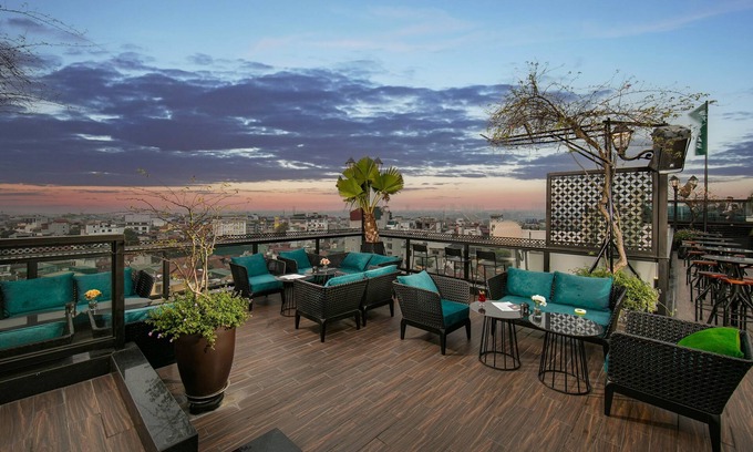 Hang Buom Hotel | Discover Hanoi La Mejor Hotel & Sky Bar: 4-Star Gem