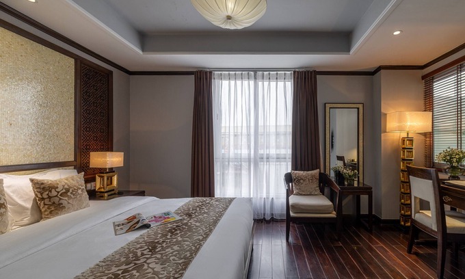Hang Trong Hotel | Golden Lotus Hotel: Relax by the Pool & Enjoy Spa Services