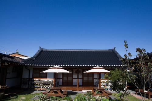 Gyeongju House | Cozy Hanok Raon with Ocean View and Hot Tub Amenities