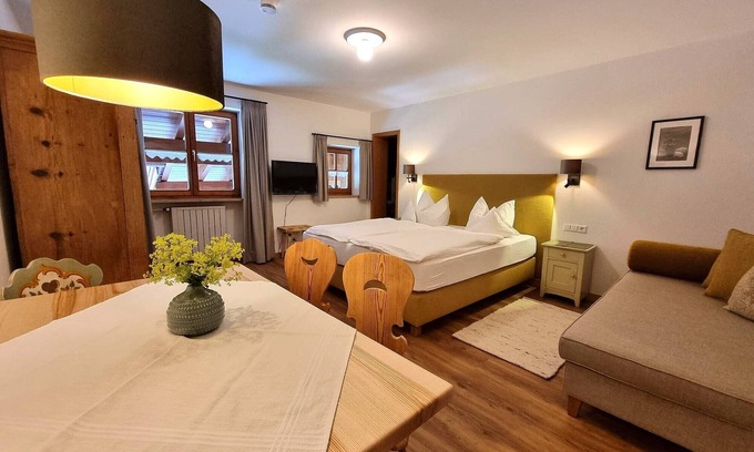 Blindau Apartment | Cozy Hansel and Gretel Apartment with Spa & Breakfast