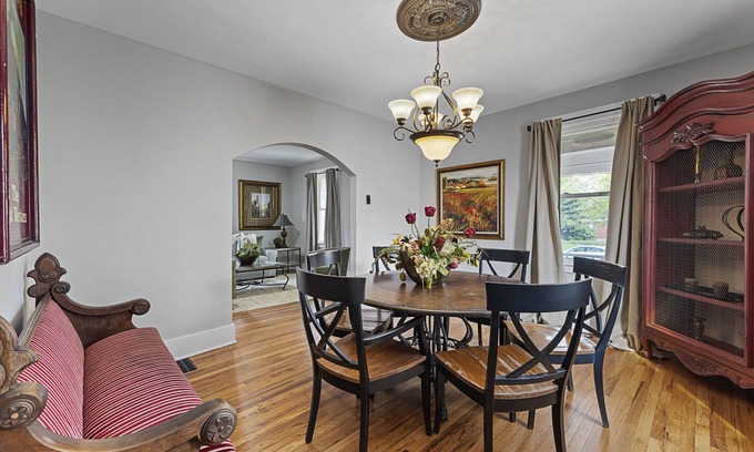 St. Charles Historic District House | Experience Hansons Station House: Historic St. Charles Retreat