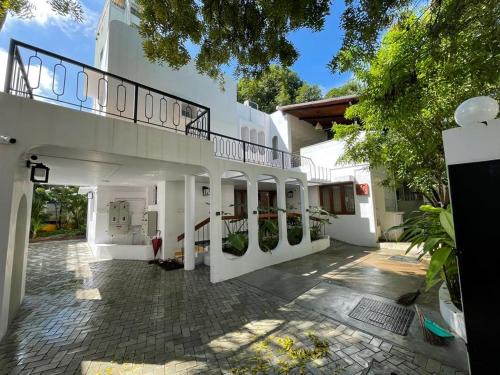 Thousand Lights West Bed & Breakfast | Comfortable Stay at Hanu Reddy Residences with Breakfast