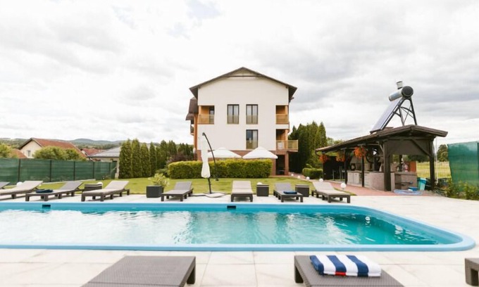 Sovata House | Experience Hanul Conitei: Family-Friendly Retreat with Spa