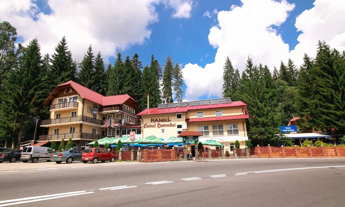 Predeal Apartment | Budget-Friendly Triple Room at Hanul Cotul Donului