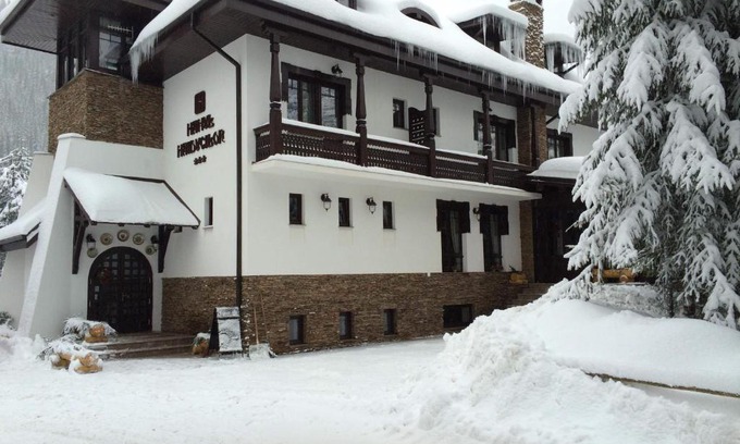 Obarsia Lotrului Hotel | Discover Hanul Haiducilor: Family-Friendly Stay with Pool