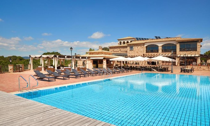 Castell-Platja d'Aro Apartment | Pet-Friendly Retreat at Hapimag Resort Mas Nou