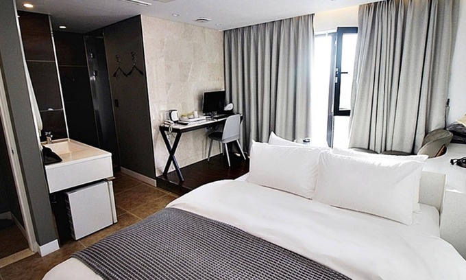 Hapjeong-dong Hotel | Eco-Friendly Comfort at Hapjeong Circle Hotel