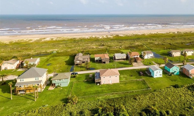 Matagorda House | Cozy Happy Beach Casa with Ocean View & Pet-Friendly Amenities