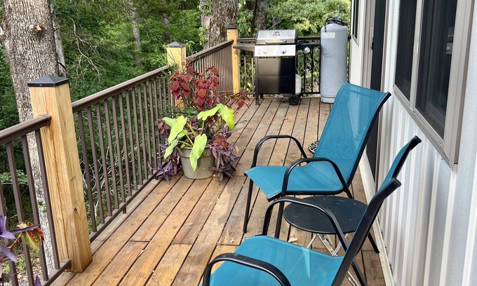 Clinton Apartment | Idyllic Happy Bend Hideaway: Lakefront Access & Family-Friendly