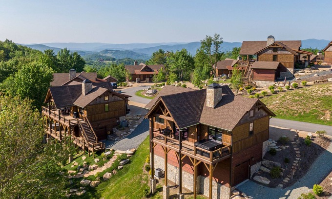 Banner Elk Cabin | Discover Happy Camper at Camp Eagles Nest – Pet Friendly Retreat