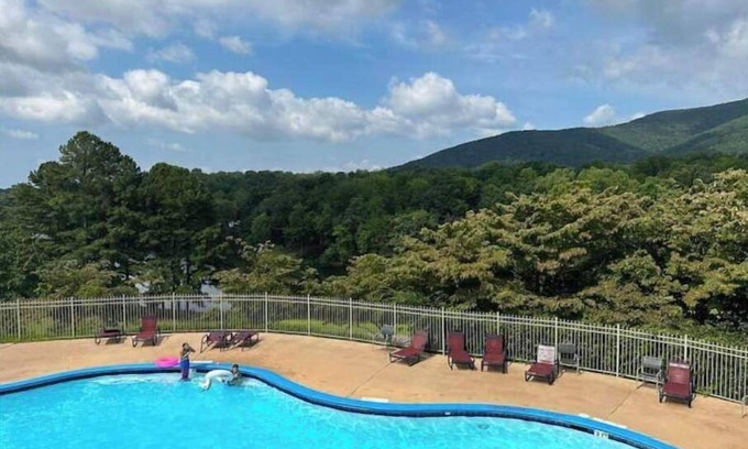 Cleveland Resort | Embrace Nature at Happy Camper Hideaway in Cleveland, GA