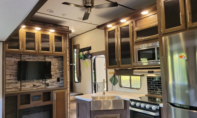French Creek House | Pet-Friendly Getaway at Happy Camper - Rated 10/10