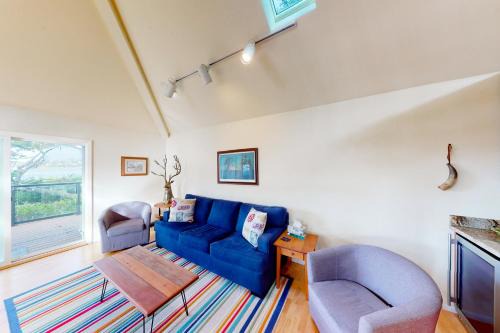 Lincoln City House | Discover the Happy Clam Hideaway with Oceanfront Bliss