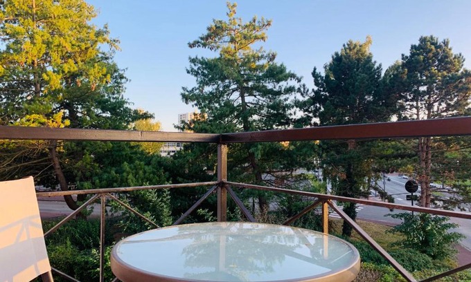 Douai Apartment | Delightful Happy Day Apartment: Child-Friendly Oasis