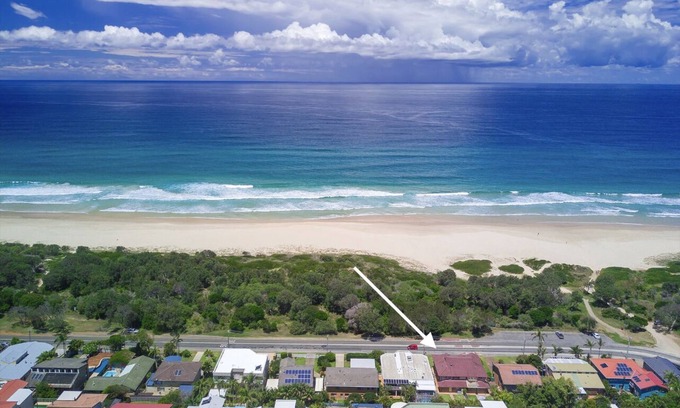 Port Macquarie House | Beachfront Bliss: Happy Days Beach Shack with Ocean Views
