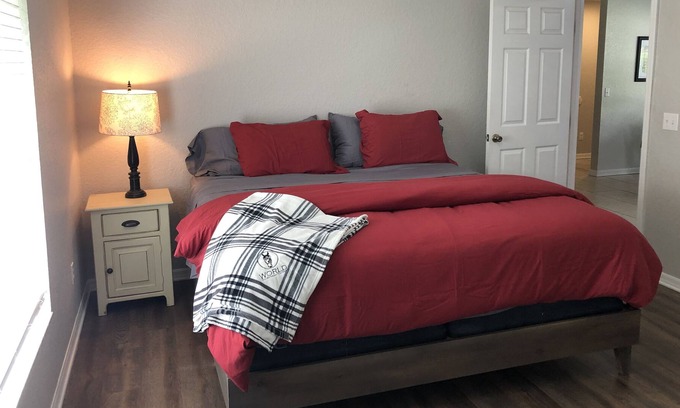 Fellowship House | Pet-Friendly Happy Days Cottage Near WEC - Guest Rated 9.8