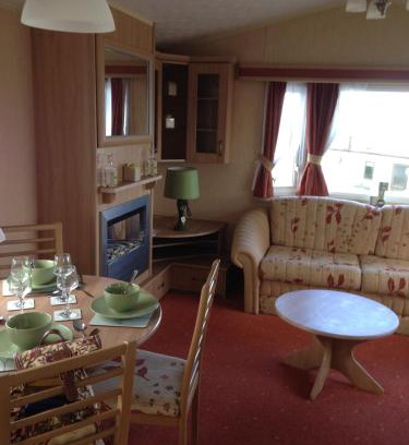 Flamborough Resort | Delightful Stay at Happy Days Holidays - 9/10 Guest Rated