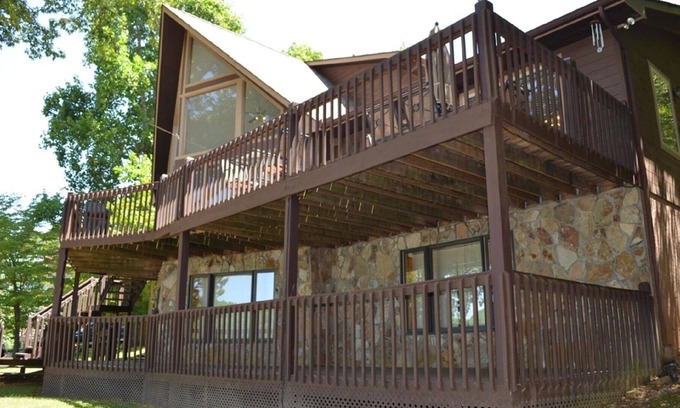 La Follette House | "Happy Days" Lakefront House On Norris Lake In Deerfield Resort, Sleeps 14