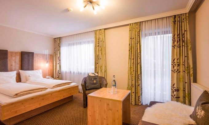 Pertisau House | Family-Friendly Escape at Hotel Karlwirt with Breakfast