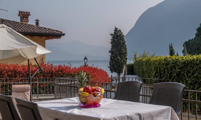 Riva di Solto Apartment | Unforgettable Happy Guest Apartments: Lakefront Relaxation