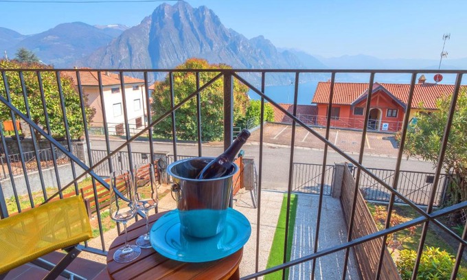 Zorzino Apartment | Welcoming Happy Guest Apartments - Your Lake & Green Retreat