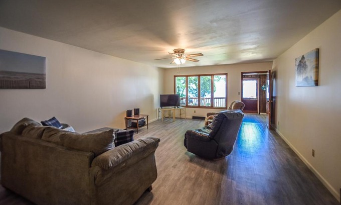 Onekama House | Ocean View Escape at Happy Harbour - Pet Friendly Retreat