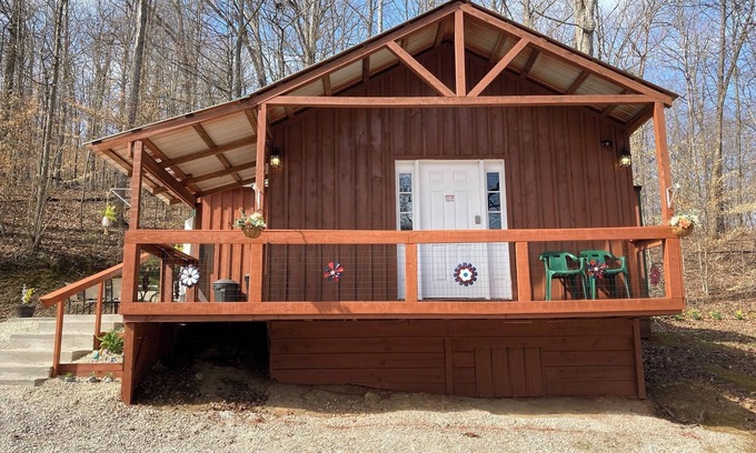 Cub Run Cabin | Happy Hills Cabin: Pet-Friendly Retreat with Lake Views