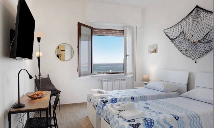 Savona Apartment | Cozy Happy Home: Pet-Friendly Retreat with Spa and Hot Tub