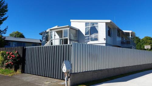 Taupo House | Family-Friendly Happy Home: 4-Star Stay with 10/10 Rating
