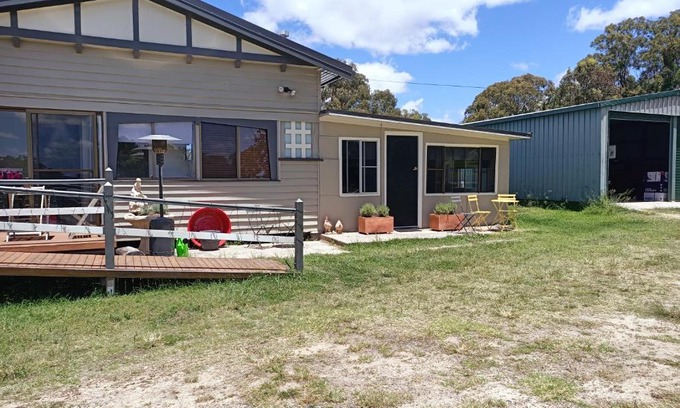Stanthorpe House | Experience Happy Pig Farm: 4-Star Stay with Family Amenities