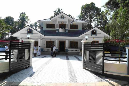 Onamthuruth House | Cozy Retreat at Happy Stay Pulianthuruthel for Families