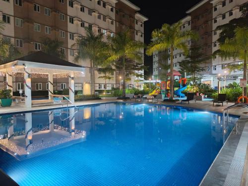 Trece Martires Hotel | Idyllic Oceanfront Retreat: Sunset View at SMDC Hope Residences