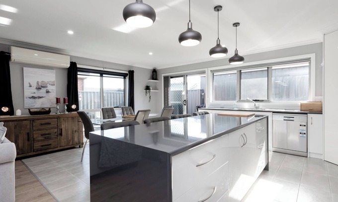 East Devonport House | Pet-Friendly Happy Tails Devonport with Top Guest Ratings