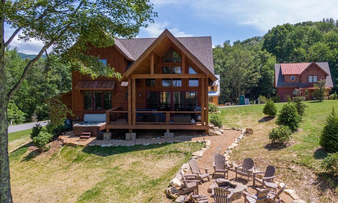 Elk Park Cabin | Pet-Friendly Eagles Nest with Views, Hot Tub & Fire Pit
