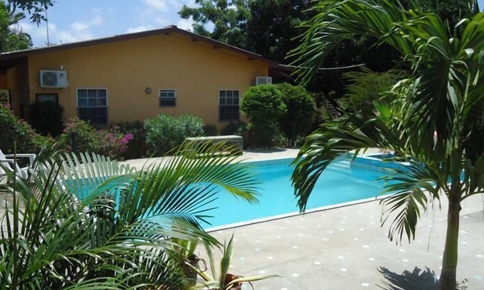 Willemstad Apartment | Budget-Friendly Happy Turtle Apartments with Pool & Breakfast