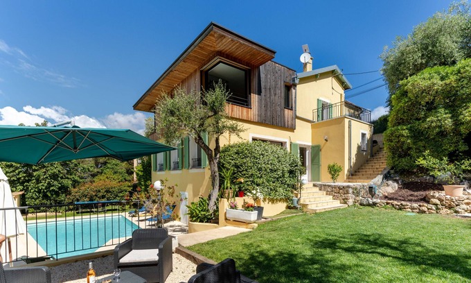 Nice Villa | Discover HappyFew La Villa Summertime with Poolside Relaxation