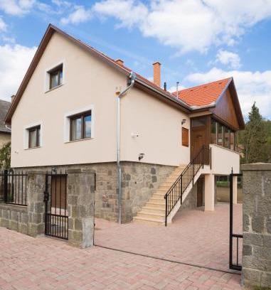 Szentendrei House | Experience Harangvirág Apartmanház - Visegrád with Ocean Views