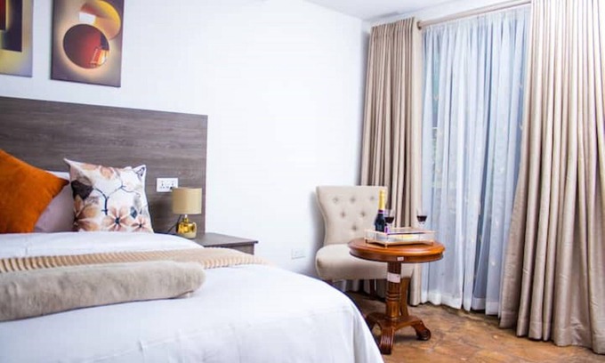 Harare Apartment | Elegant Harare Deluxe Studio with Spa and Hot Tub